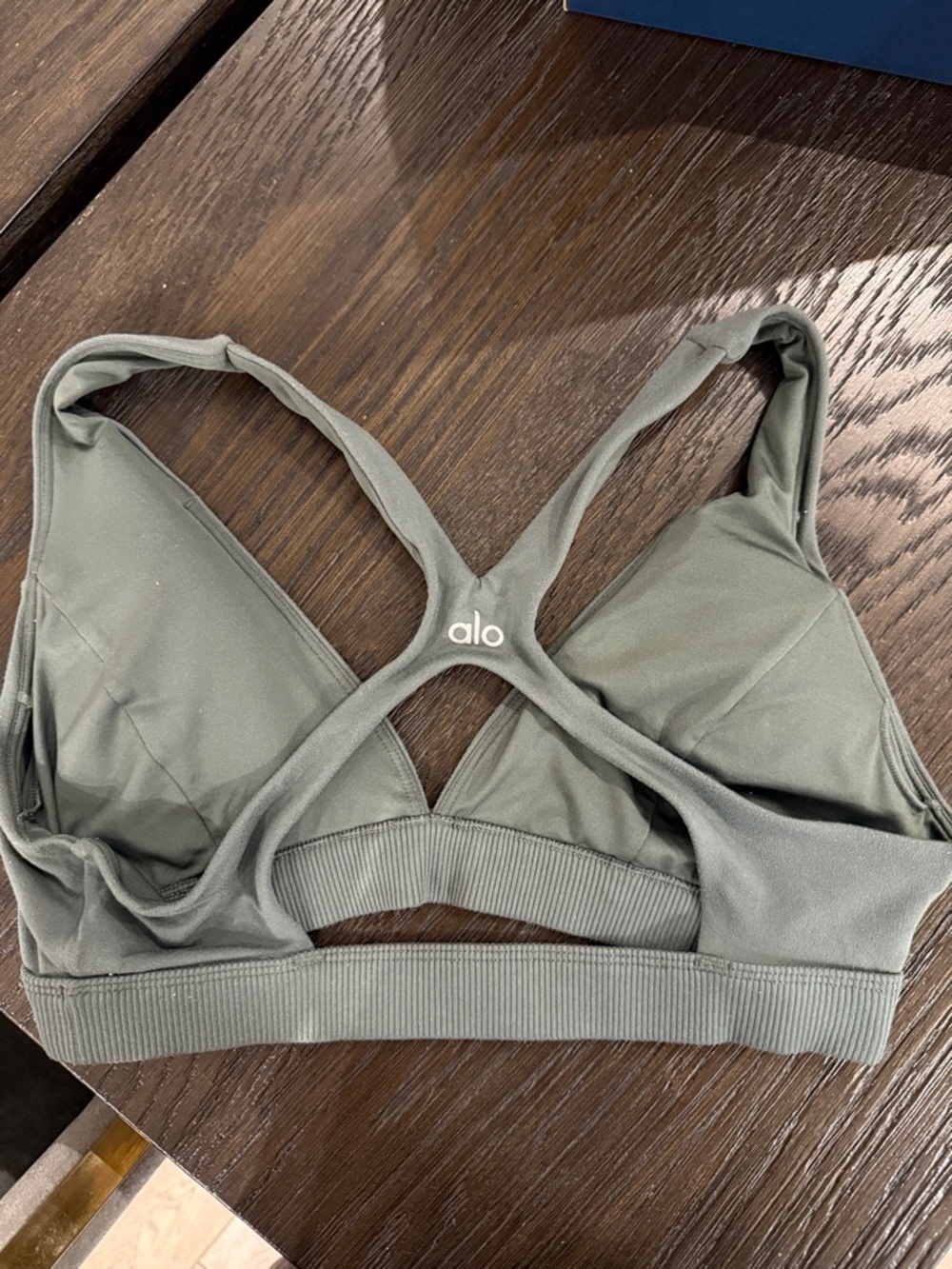 Alo showstopper bra in green color - Picture 2 of 3